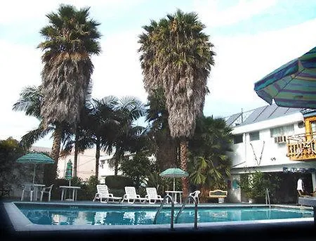 Tradewinds Airport Hotel